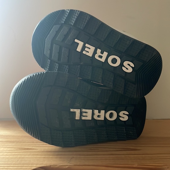 NWOT baby sorel snow boots size 4 - Picture 4 of 5